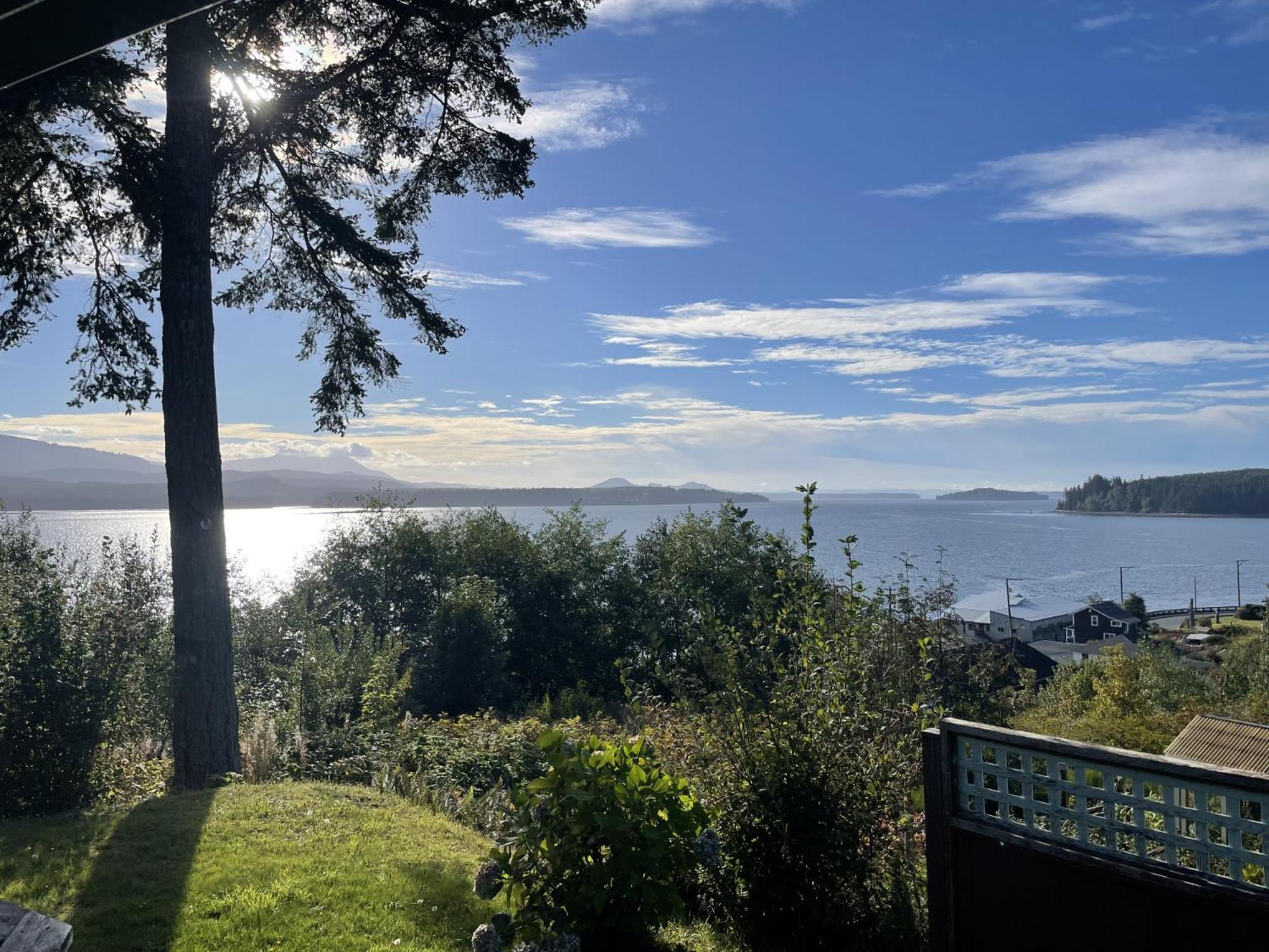 Seine Boat Inn Alert Bay Luaran gambar
