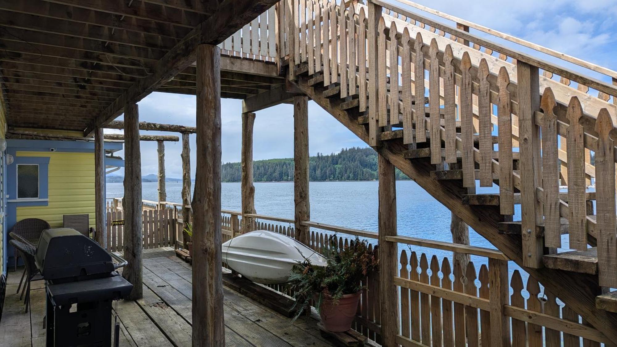 Seine Boat Inn Alert Bay Luaran gambar