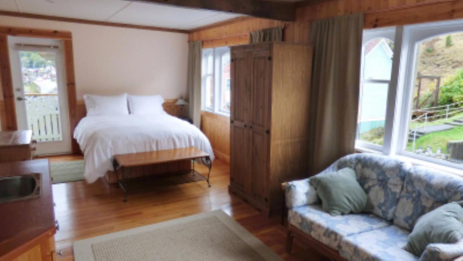 Seine Boat Inn Alert Bay Luaran gambar