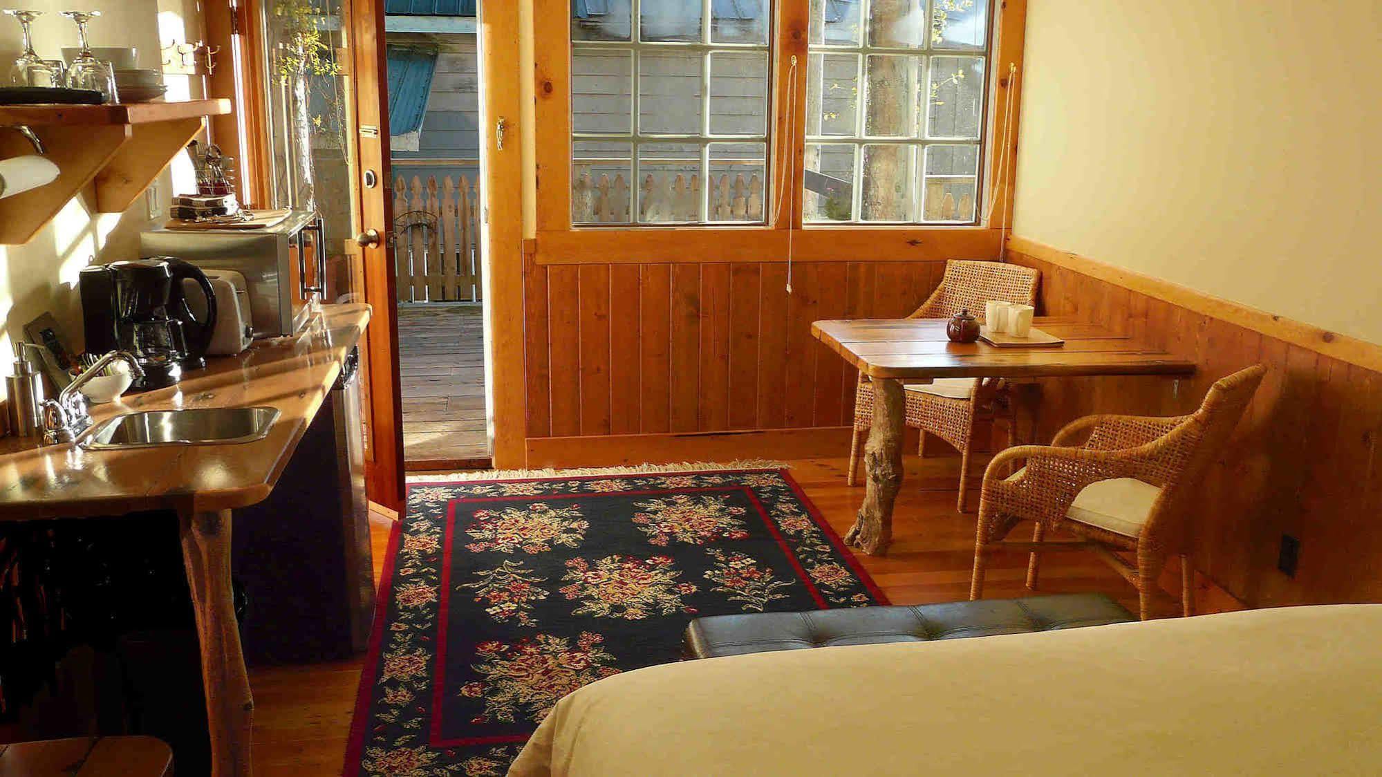 Seine Boat Inn Alert Bay Luaran gambar