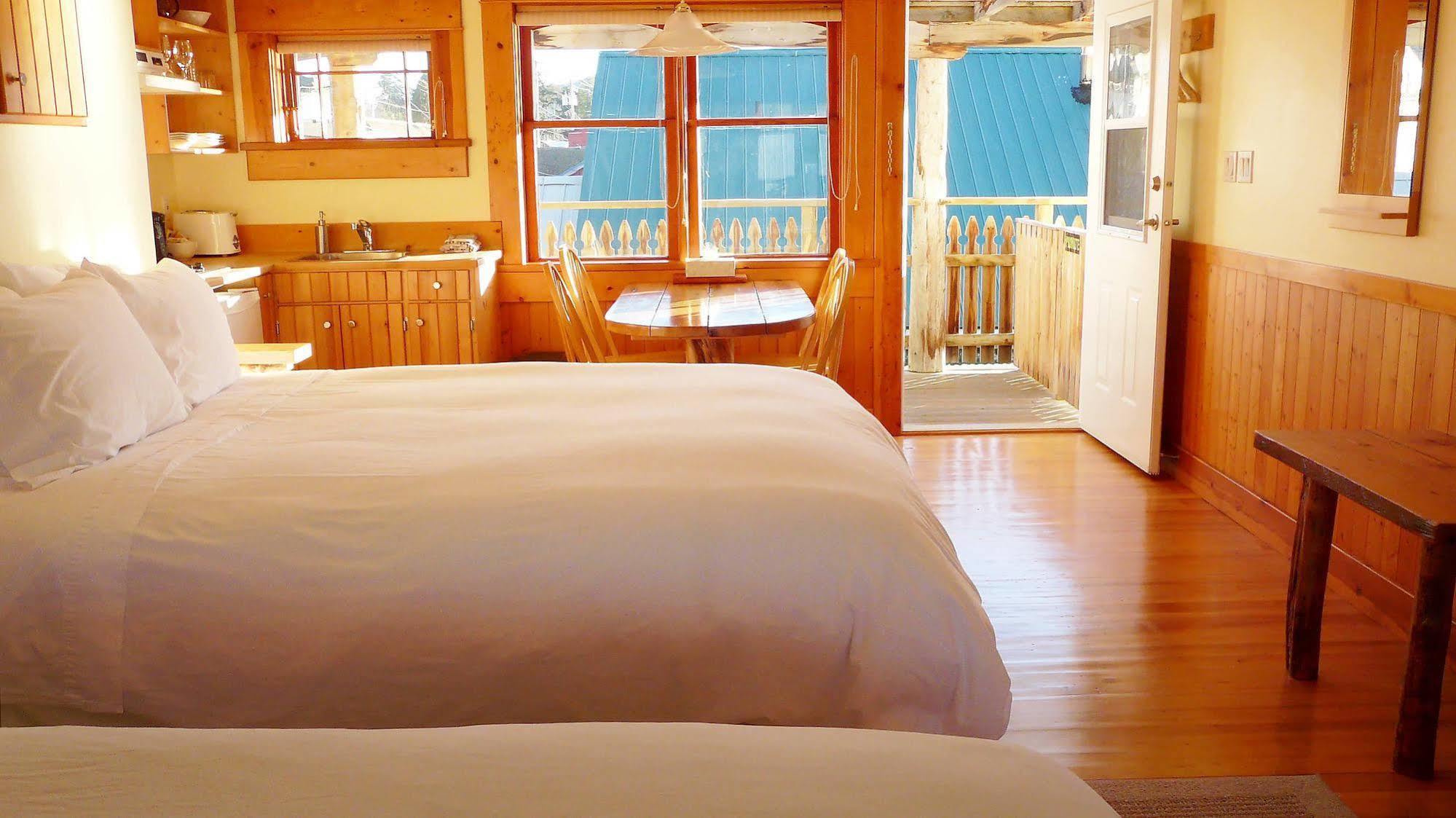 Seine Boat Inn Alert Bay Luaran gambar