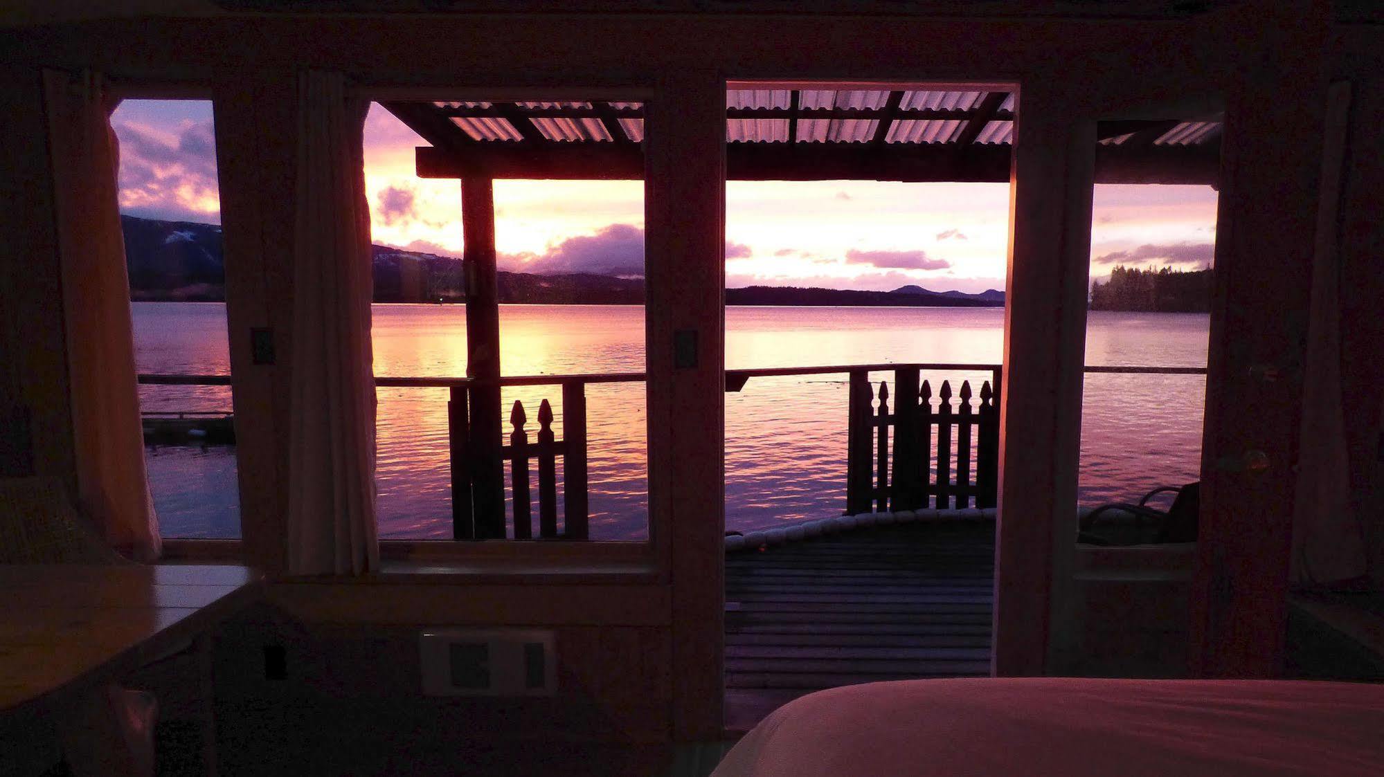 Seine Boat Inn Alert Bay Luaran gambar
